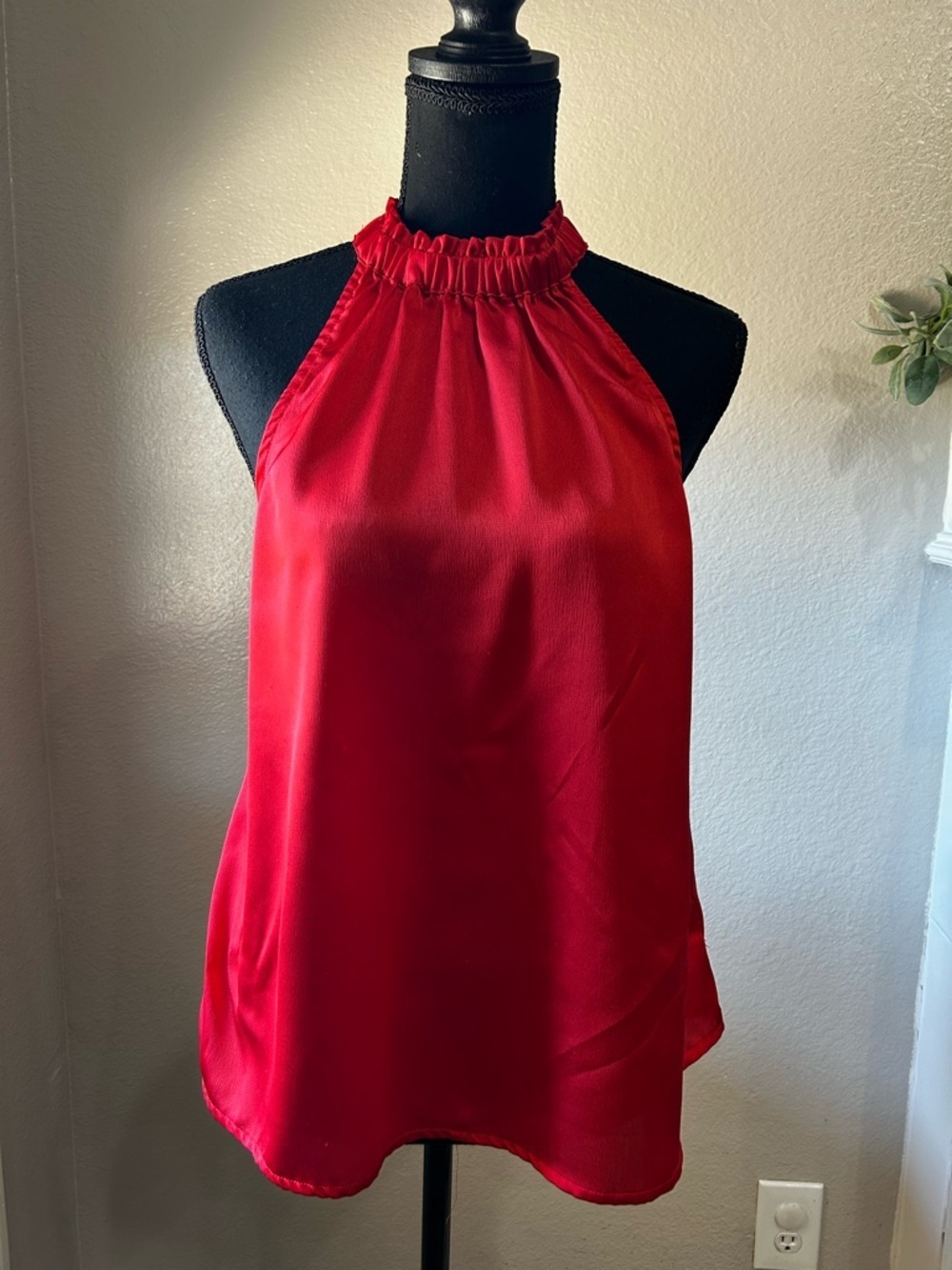 Umgee Red Satin Halter Shell Top Sz M Sleeveless Career Formal Chic TC0319